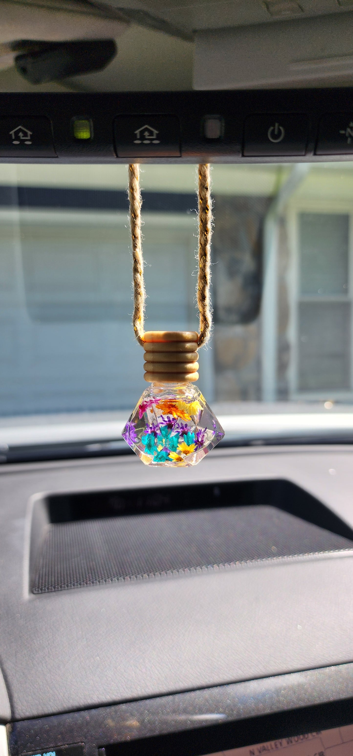 Hanging Car Diffuser | Long-Lasting Clean Scents